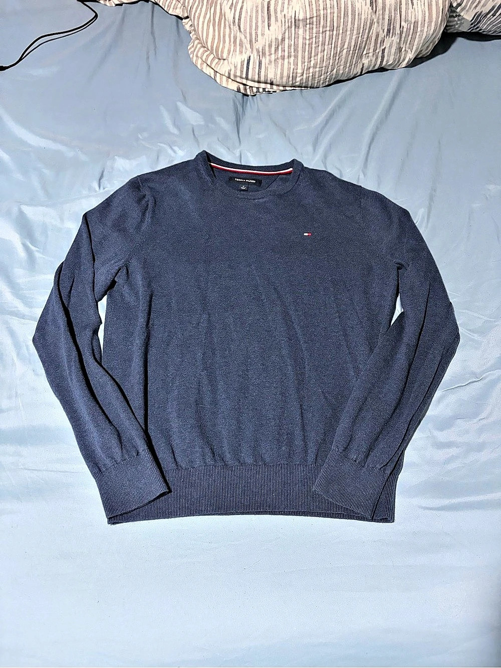 Tommy Hilfiger Crewneck Sweater in Blue Size Medium Like New